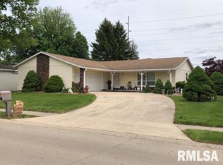 20 Red Oak Ln, Springfield, IL 62712