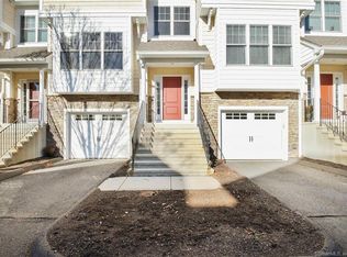 302 Woodland Hills Dr, Trumbull, CT 06611