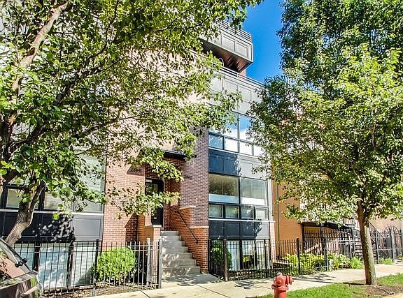 2nd image of 2862 W Lyndale St #2E