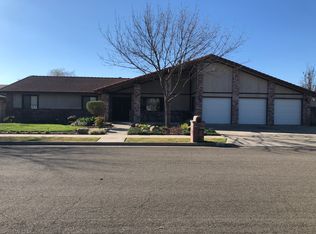 951 Yosemite Dr, Hanford, CA 93230