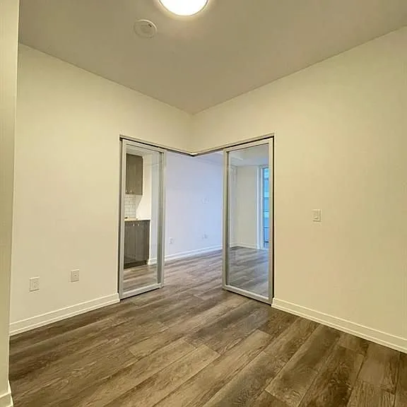 5 Wellington St S — Photo 14