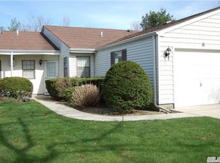 6 Knolls Dr, Stony Brook, NY 11790