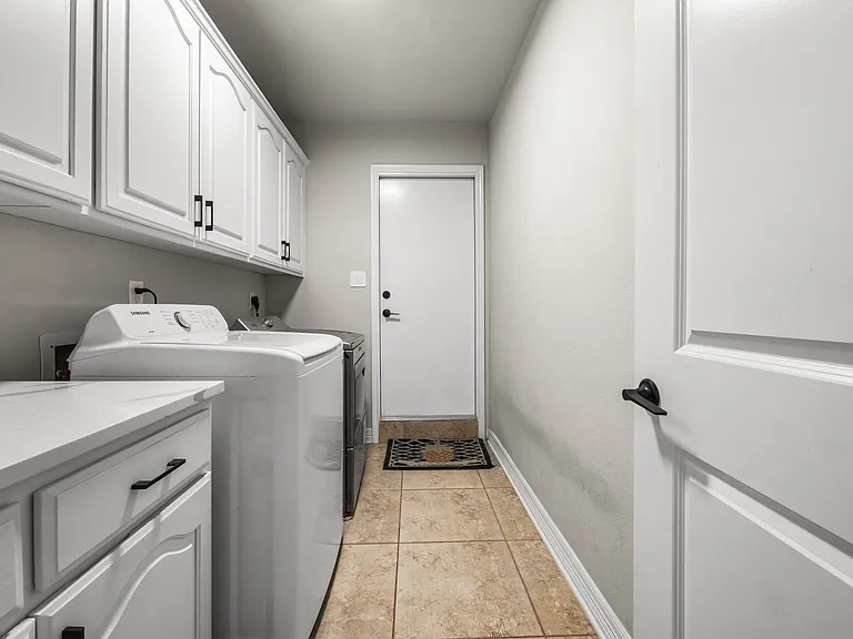 2330 Encino Point — Photo 20