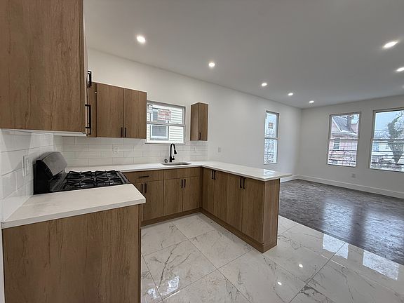 4th image of 69 Brookdale Ave #1L