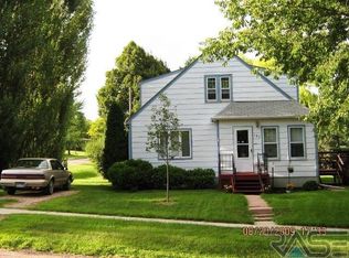 102 E 5th St, Dell Rapids, SD 57022