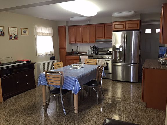 4th image of 16450 92nd St