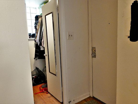 4th image of 425 S Carlisle St APT 2A
