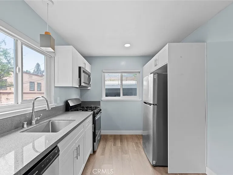 2027 Vista Del Mar St #3 — Photo 8