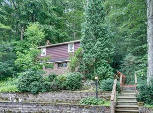 38 Ferris Ln, Oak Ridge, NJ 07438