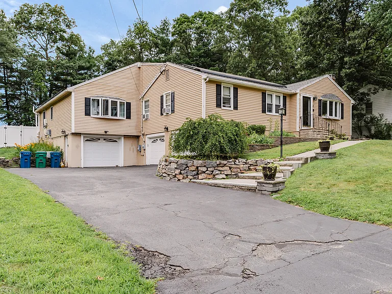 3 Upland Rd #A — Photo 2