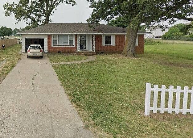 1st image of 2915 Planters Dr