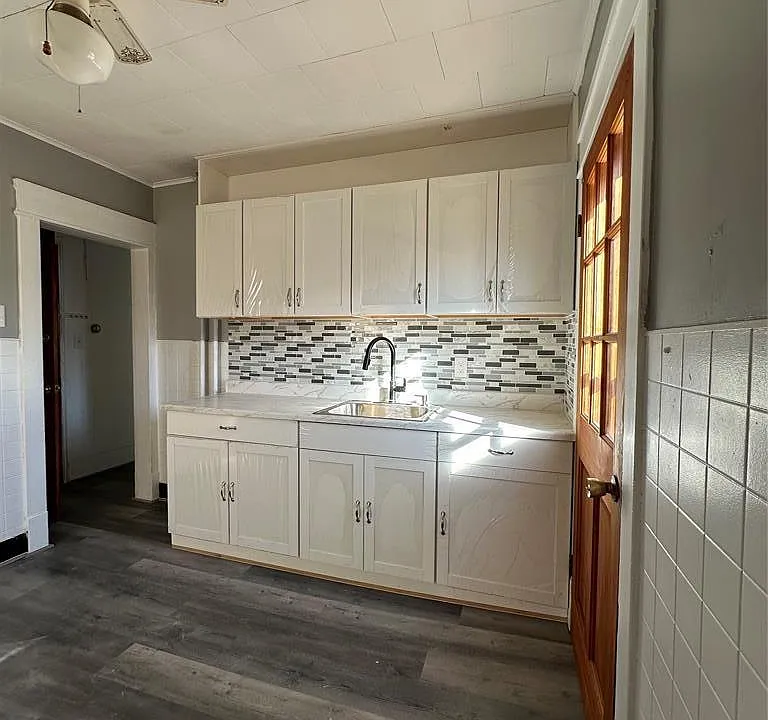 9 Elizabeth St #2