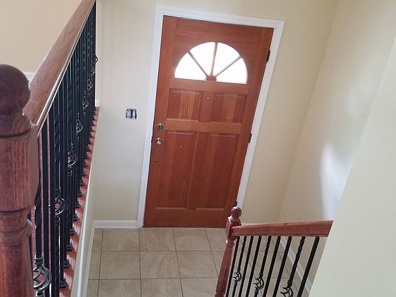 3rd image of 1420 Spruce Ave