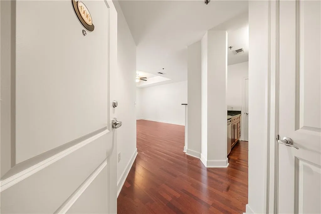 1 bed, 1.0 bath, 874 sqft, $2,150 — Photo 1