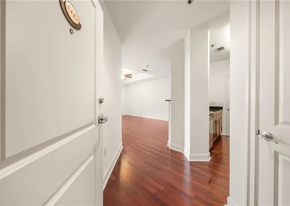 325 E Paces Ferry Rd NE #606