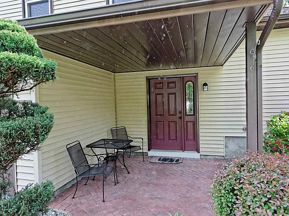 2nd image of 12 Aspen Cir