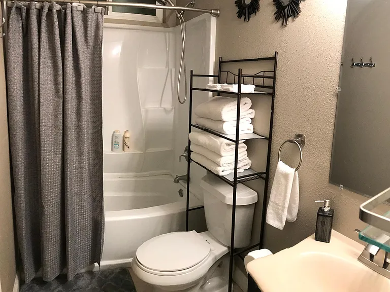 6380 Yucca Ave — Photo 20