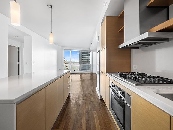 5th image of 77 Hudson St APT 1808