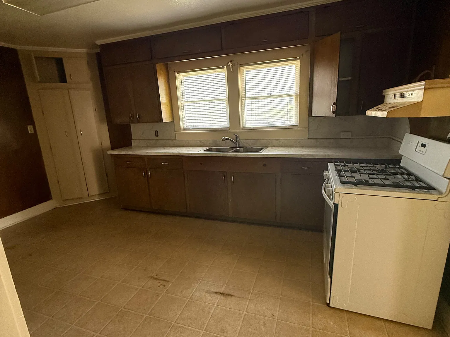 2 bed, 1100 sqft, $1,200 — Photo 2