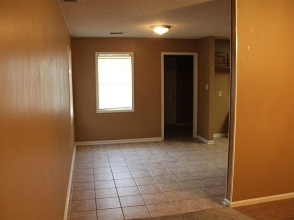 Living room/Dining area