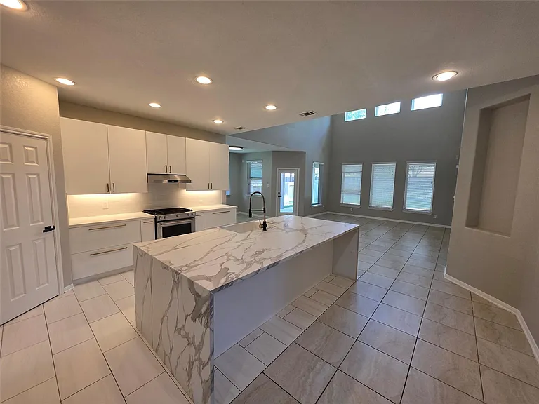 4427 Garden Ridge Ct — Photo 8