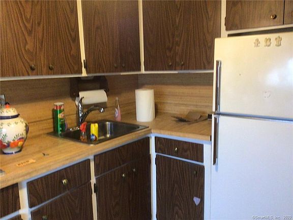 4th image of 71 Strawberry Hill Ave APT 409