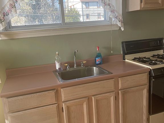 5th image of 268 W Washington Ave