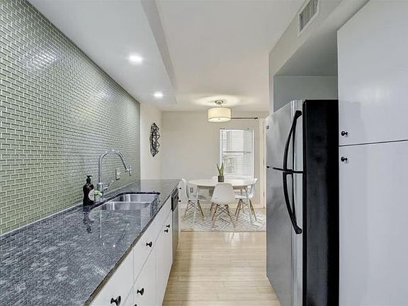 4th image of 2200 Dickson Dr APT 108