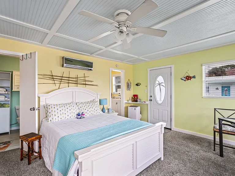 7518 Astor Dr — Photo 8