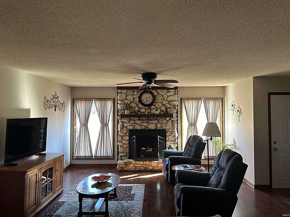 2nd image of 918 West Dr