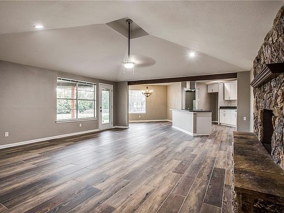 4th image of 202 Sleepy Top Dr