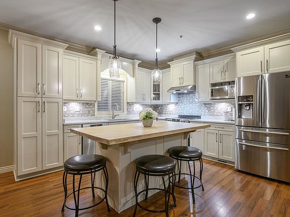 3rd image of 21514 Donovan Ave