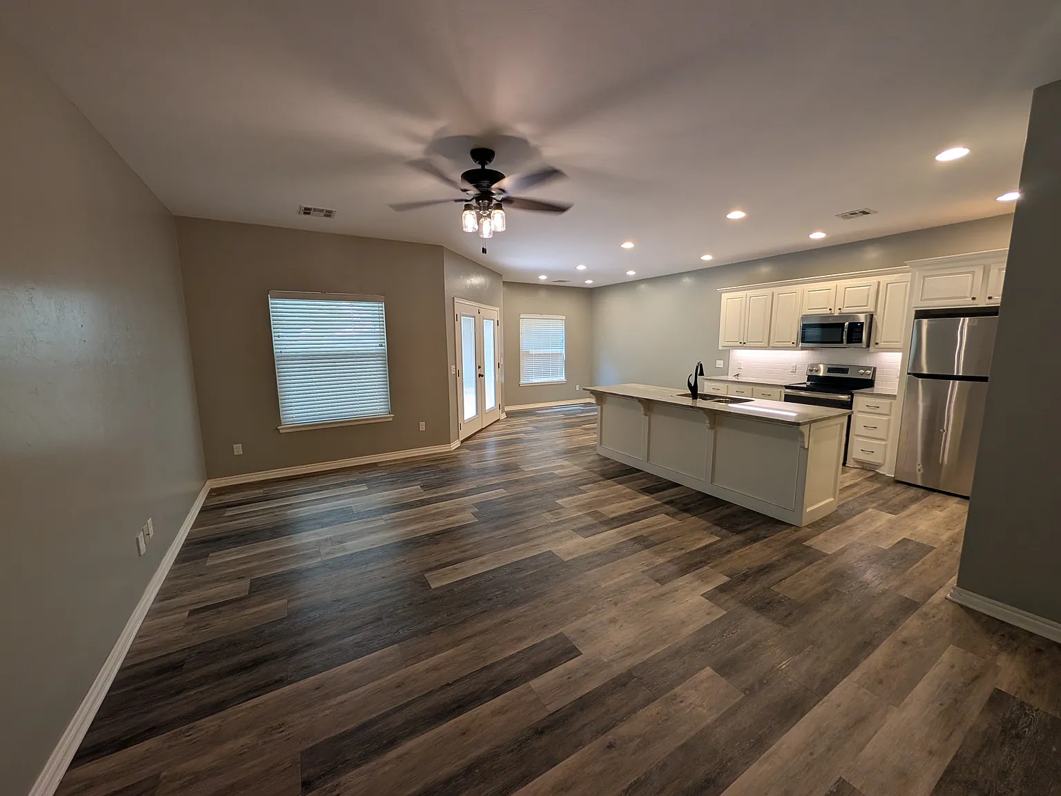 3 bed, 1387 sqft, $1,800 — Photo 3