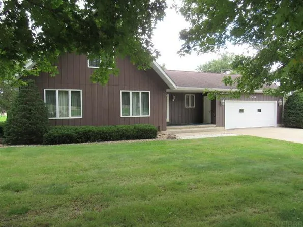108 College St NE, Hopkinton, IA 52237