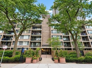1555 N Sandburg Ter APT 201, Chicago, IL 60610