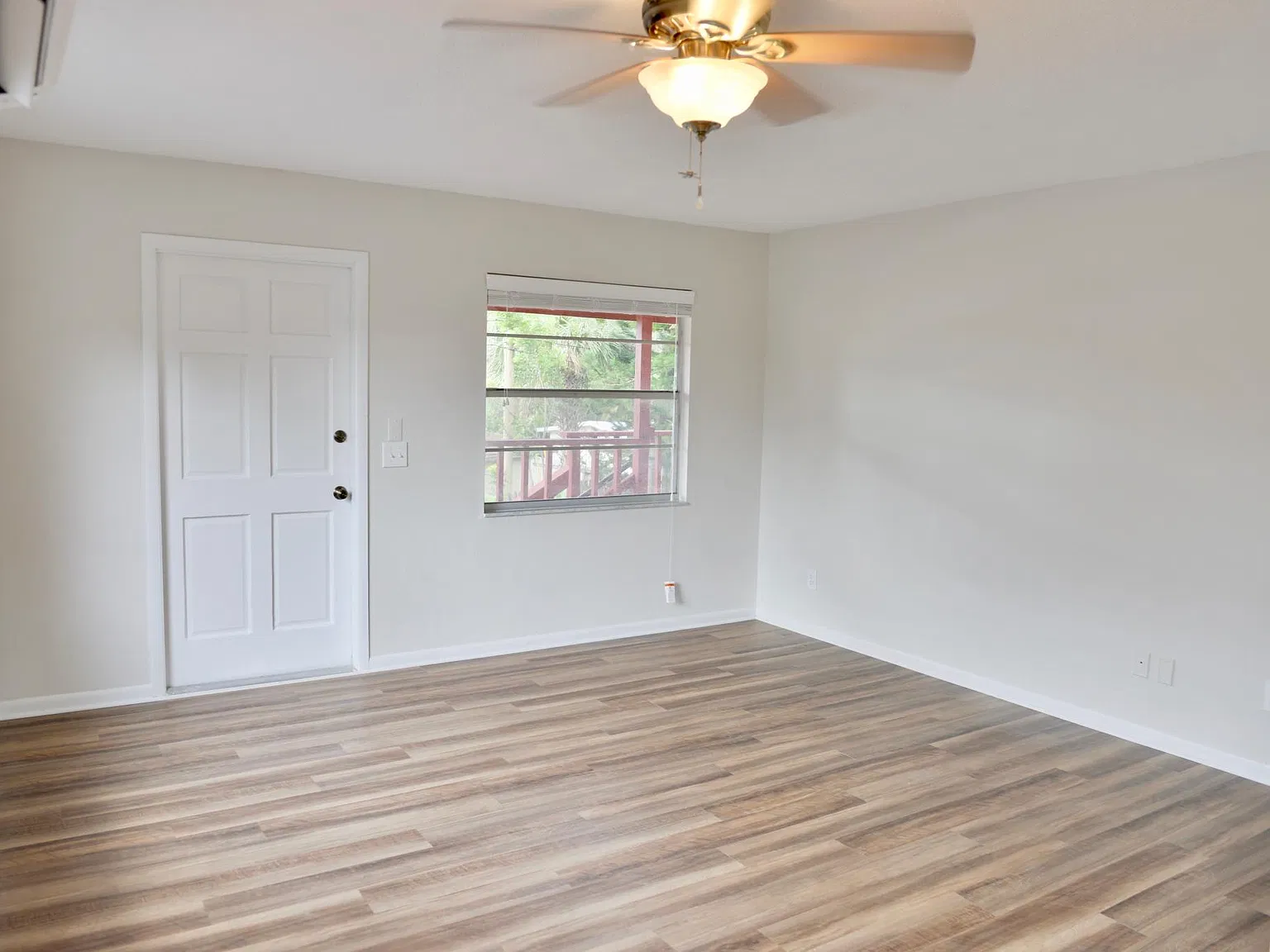 407 Monterey Boulevard NE — Photo 3