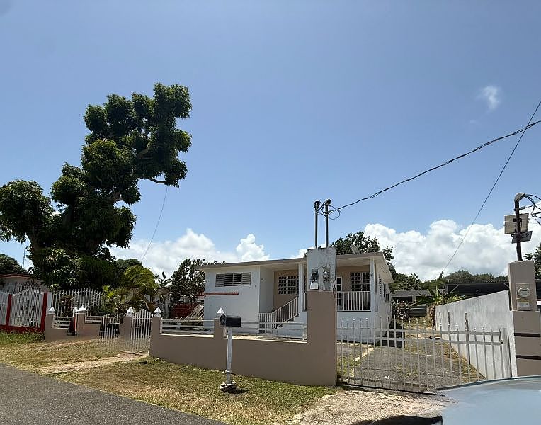 2nd image of Urb Brisas De Llanadas Calle