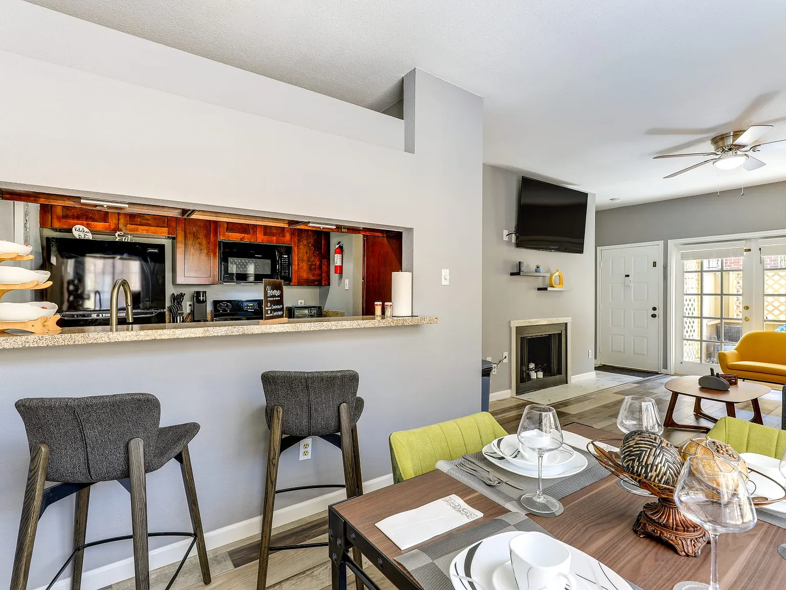 Houston CasaBella — Photo 2