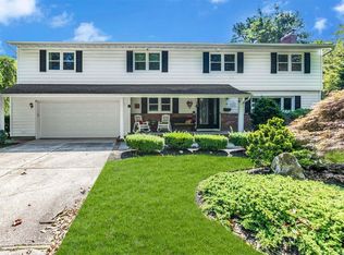 5 Kinsella St, Dix Hills, NY 11746
