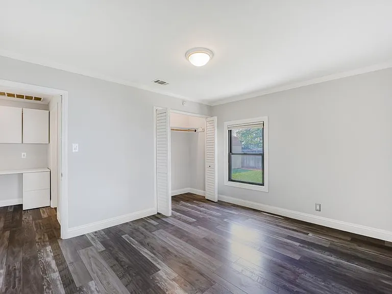 2239 Poplar Ave — Photo 8