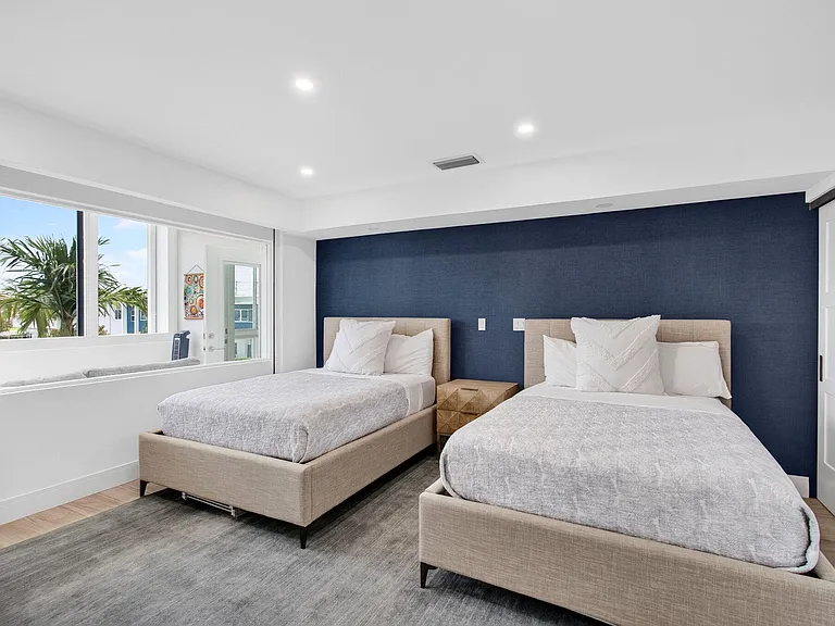 120 N Ocean Blvd #203 — Photo 41