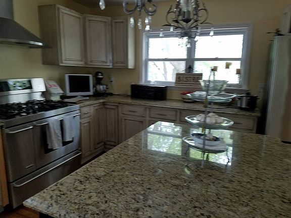 4th image of 124 Murray Ave