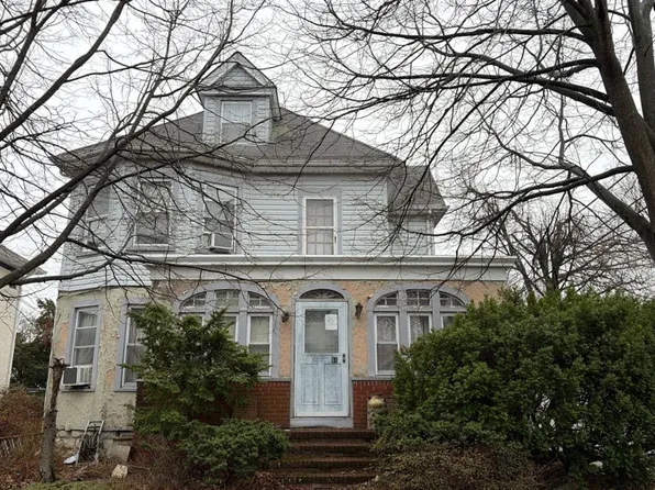 16 Park Pl, Floral Park, NY 11001