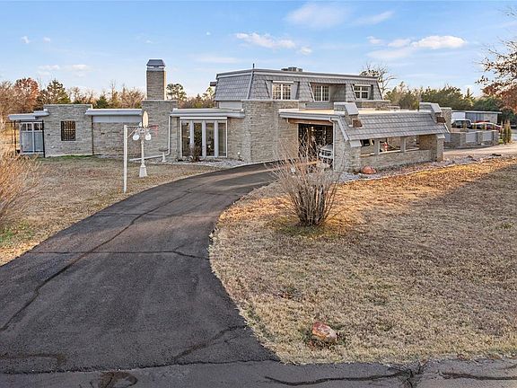 3rd image of 2961 Twin Acres Dr