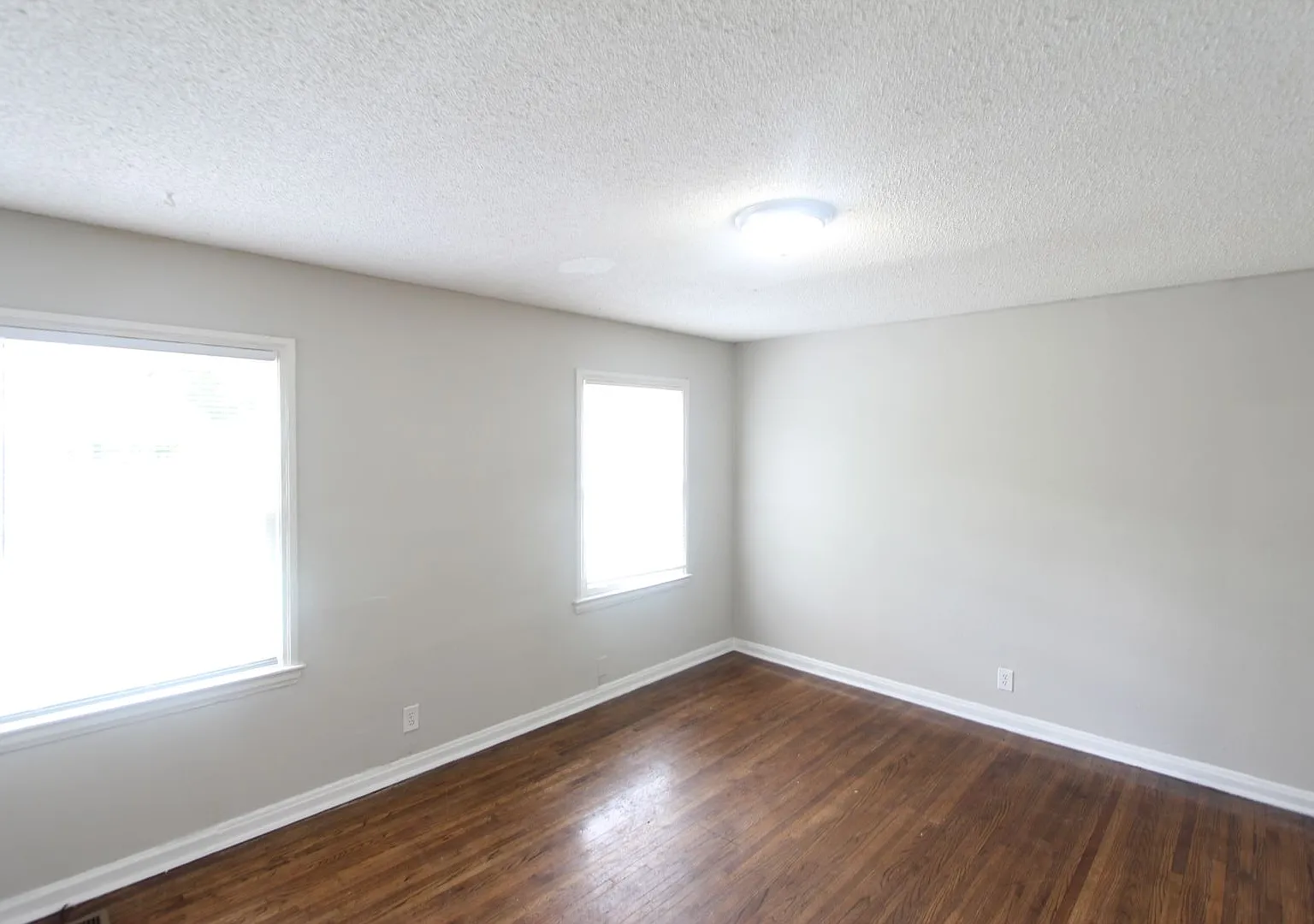 New On The Market! Fresh New Updates!! Better Hurry To See This One!! — Photo 2