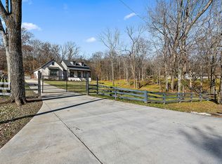 1890 Lakehill Cir, Lewisburg, TN 37091