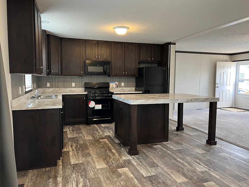1st image of 178 Oak Ave #178