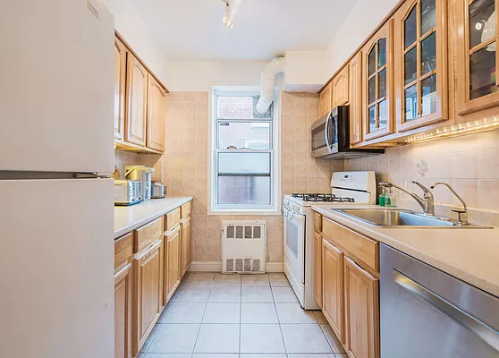 Sold by Winzone Realty Inc | media 5