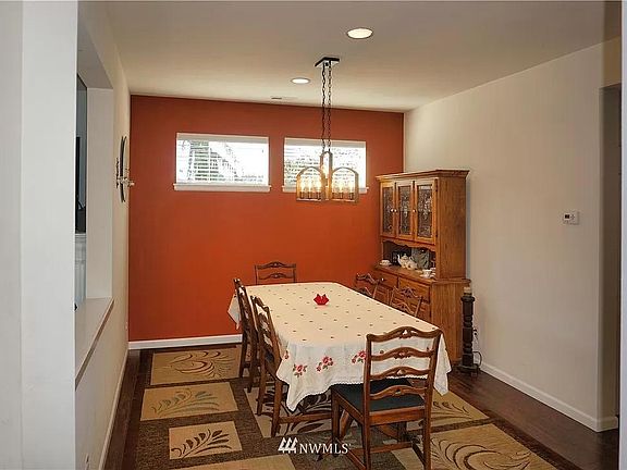 5th image of 901 28th St NW