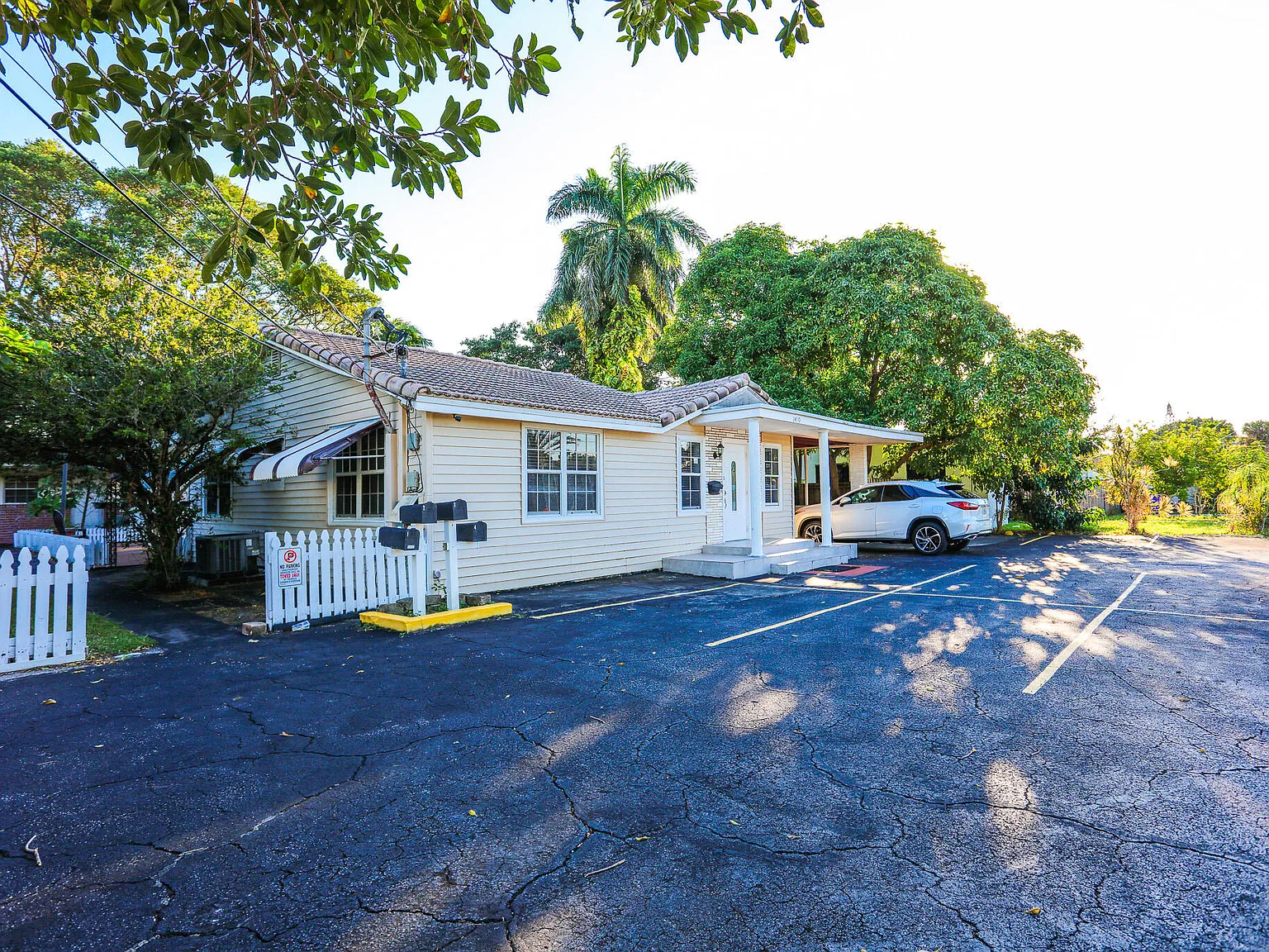 4 bed, 2.0 bath, $3,375 — Photo 2